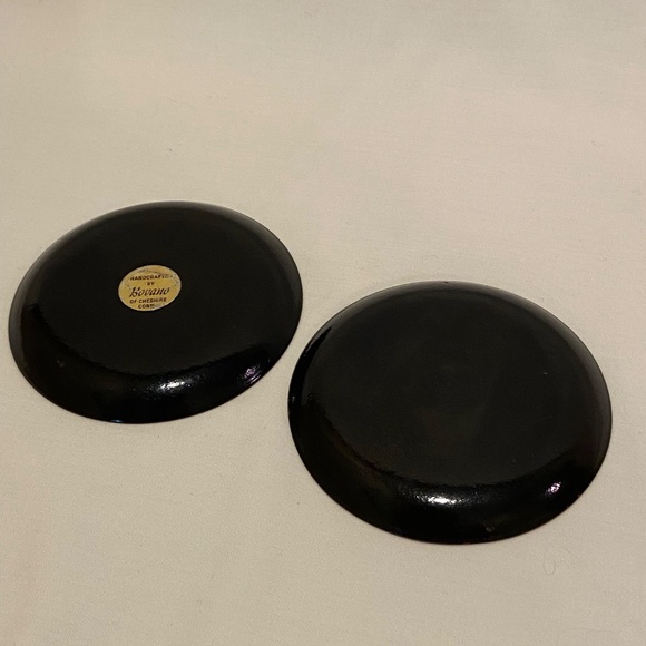 Pair of Bovano handcrafted enamel on copper cardinal trinket dishes, coasters - Picture 4 of 5